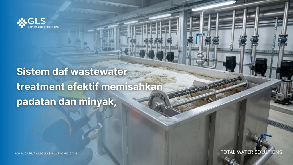 Teknisi memeriksa unit sistem daf wastewater treatment di fasilitas industri.