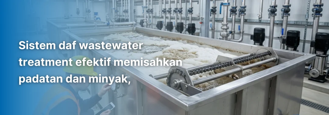 Teknisi memeriksa unit sistem daf wastewater treatment di fasilitas industri.